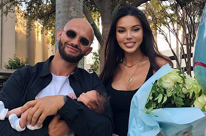 Оксана Самойлова и Джиган опубликовали семейные фото с новорожденным сыном в честь праздника