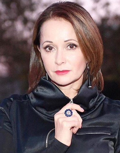 «Женщина хоть куда: и в горячую избу, и коня на скаку»: Ольга Кабо рассказала о личной жизни, профессии и планах (видео)