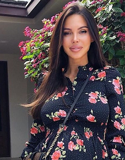 «Где мой живот?»: Оксана Самойлова похвасталась фигурой в купальнике через неделю после кесарева (видео)