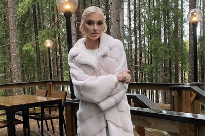 Алена Шишкова отказалась от нарощенных волос и стала похожа на Мэрилин Монро