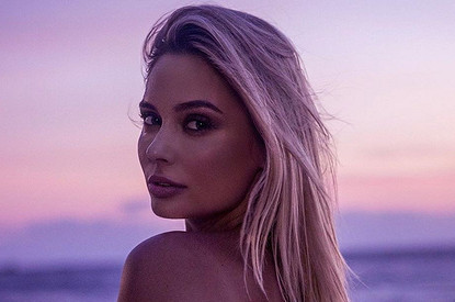 Наталья Рудова в бикини снялась под душем на Мальдивах (горячее видео)