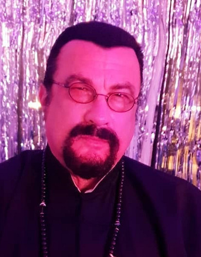 Стивена Сигала оштрафовали более чем на 300 тысяч долларов из-за рекламы криптовалюты