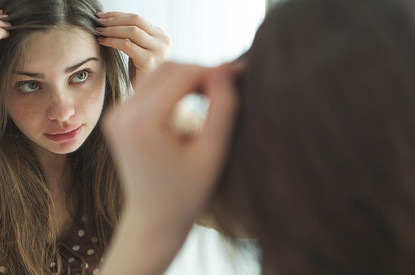 Чем увлажнить сухую кожу головы: 7 простых и эффективных способов