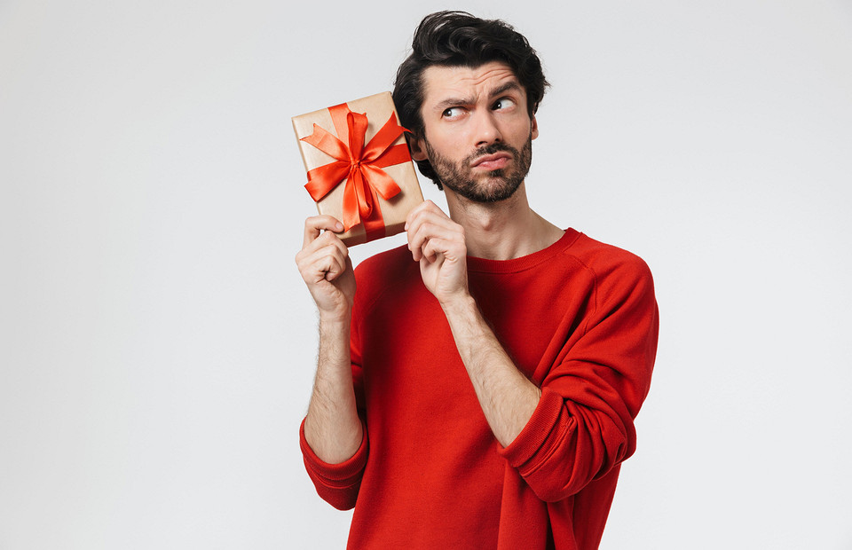 Подарки для мужчин на 23 февраля: 15 вещей, которые можно купить коллегам