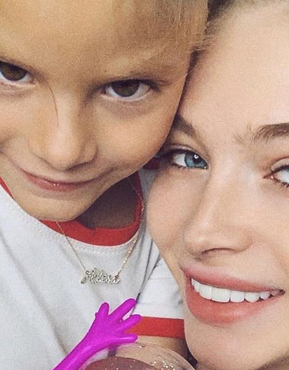 «Влюбилась»: дочь Алены Шишковой и Тимати нашла фото «секретного мальчика» мамы (смешное видео)