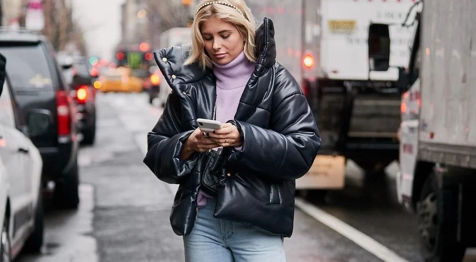 С чем носить черный пуховик: 28 модных образов на каждый день (фото)