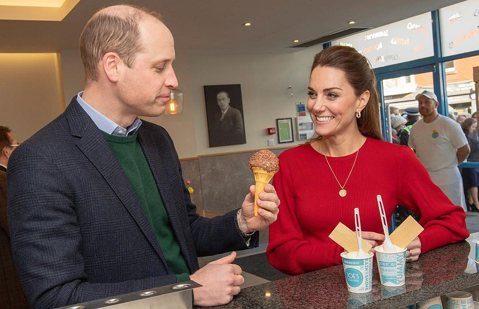 Принц Уильям и Кейт Миддлтон полакомились мороженым на прогулке в Уэльсе