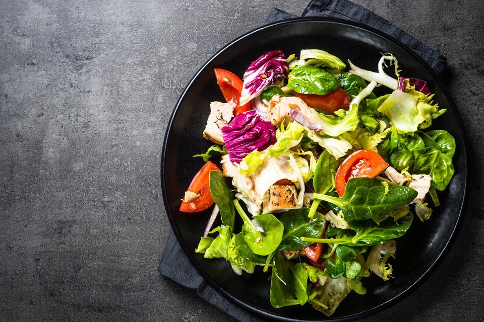 12 полезных салатов для тех, кто хочет похудеть