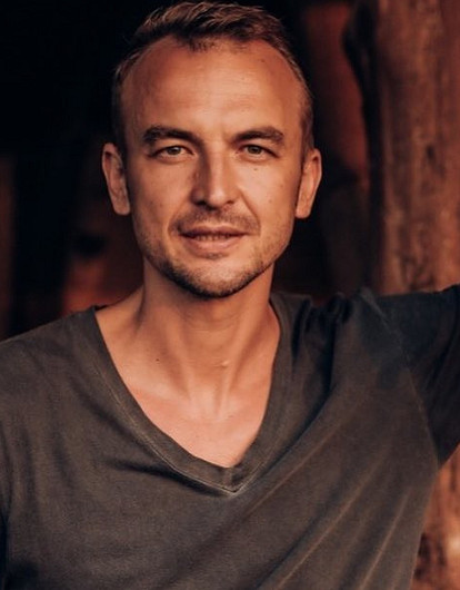 Муж Нюши сфотографировался со всеми своими детьми