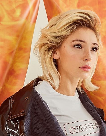 Настя Ивлеева похвасталась фигурой в боди (и новой прической)