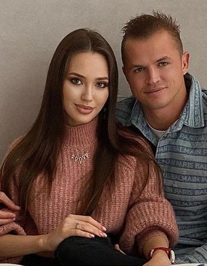 Дмитрий Тарасов «присутствовал» на родах Костенко по видеосвязи