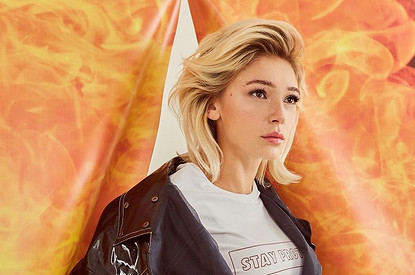 Настя Ивлеева похвасталась фигурой в боди (и новой прической)