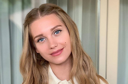 Кристину Асмус в красном купальнике сравнили с Памелой Андерсон