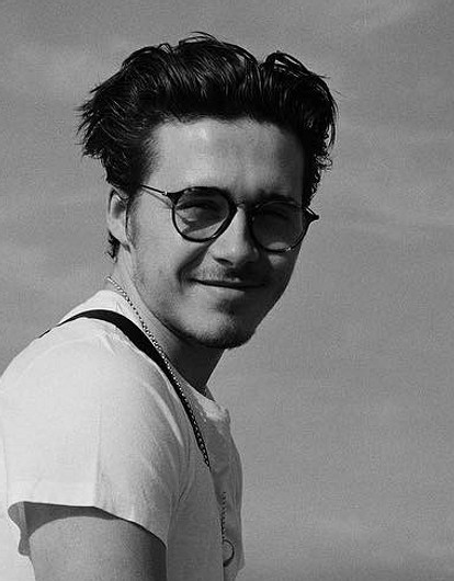 Сын Дэвида Бекхэма отправился на свидание с ярким маникюром