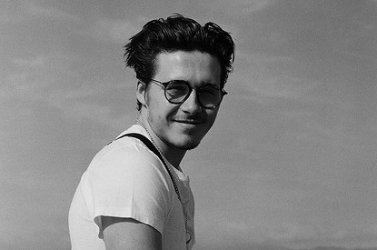 Сын Дэвида Бекхэма отправился на свидание с ярким маникюром