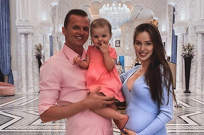 Дмитрий Тарасов и Анастасия Костенко показали первую встречу старшей дочери с новорожденной