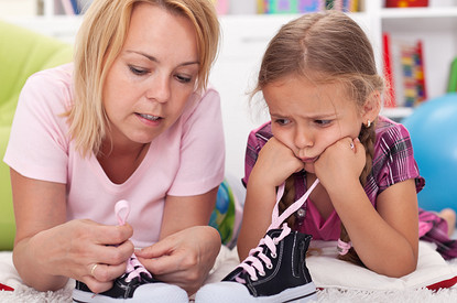 Как научить ребенка завязывать шнурки поэтапно: 6 эффективных рекомендаций и 3 простых способа шнуровки