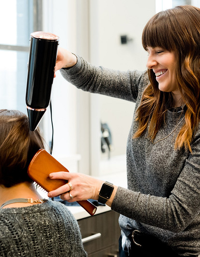 Время сменить имидж: 9 модных модельных стрижек для женщин и 45 фото с примерами