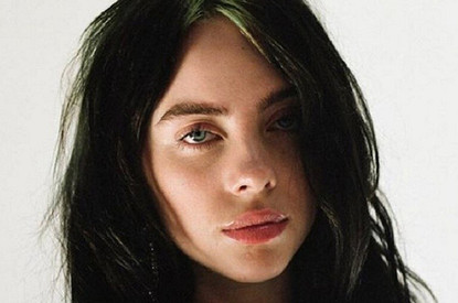 Билли Айлиш разделась до бюстгальтера на своем шоу из-за хейтеров (видео)