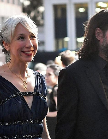 Возлюбленная Киану Ривза высмеяла Ким Кардашьян