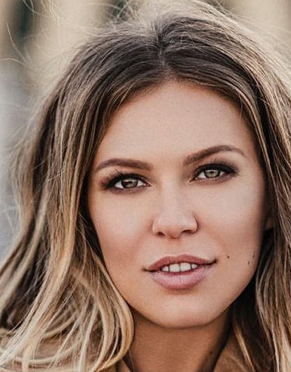 «Прыжок с парашютом и шоппинг в Европе»: Рита Дакота похвасталась подарками на юбилей