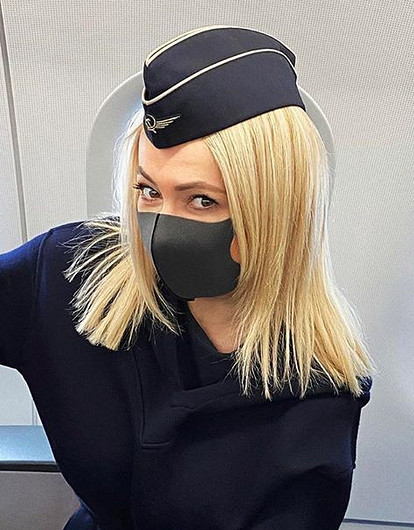 Яна Рудковская организовала производство гламурных масок на карантине (видео)