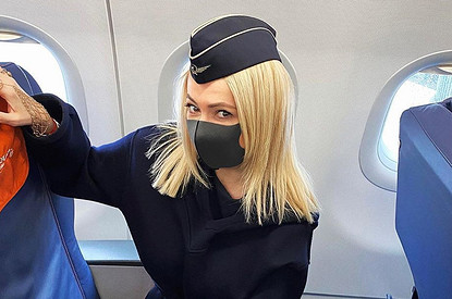 Яна Рудковская организовала производство гламурных масок на карантине (видео)