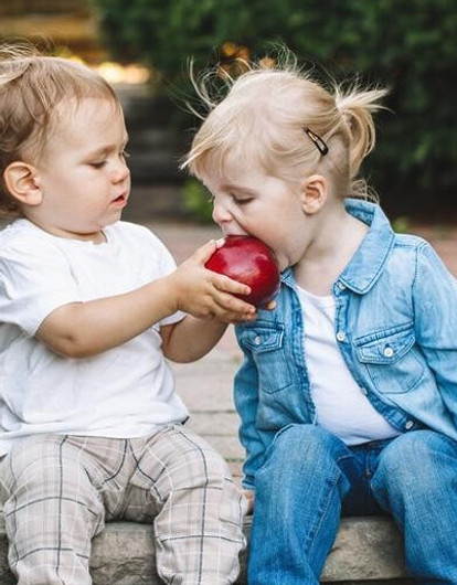 9 продуктов, которые никогда нельзя давать детям