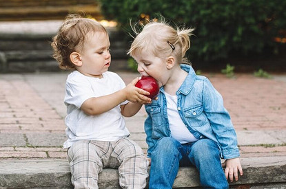 9 продуктов, которые никогда нельзя давать детям