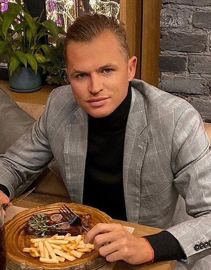 Дмитрий Тарасов отметил день рождения на костылях