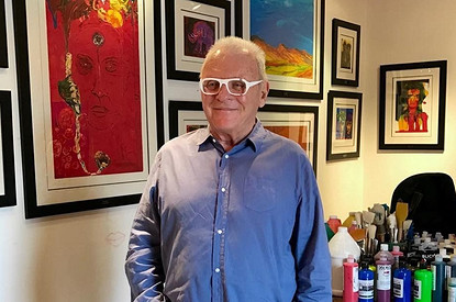82-летний Энтони Хопкинс показал, как музицирует с котом в самоизоляции (видео)