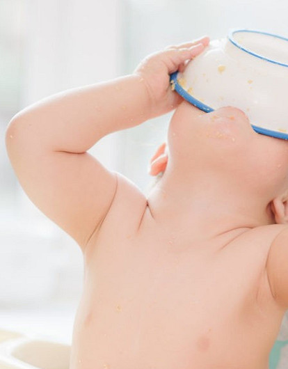 Как научить ребенка есть ложкой: 7 правил и 4 приема, которые ускорят процесс