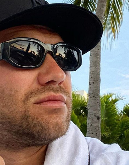 «Я теперь крестный Давида»: Джиган опубликовал очередной странный пост после возвращения из рехаба (видео)