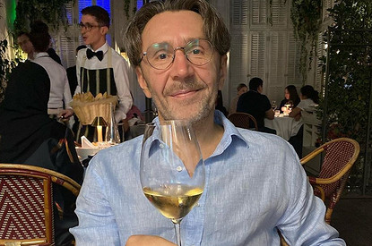 «Прилетели и сидят»: Сергей Шнуров высмеял «эскорт под карантином»