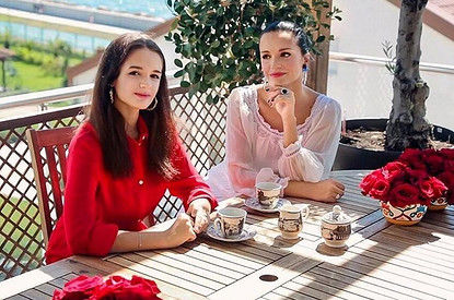 Дочь певицы Славы застряла во Франции из-за карантина