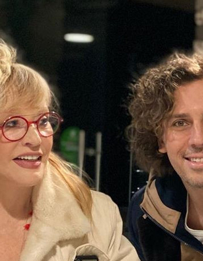 Настя Ивлеева восхитилась поцелуем Галкина и Пугачевой в прямом эфире (видео)