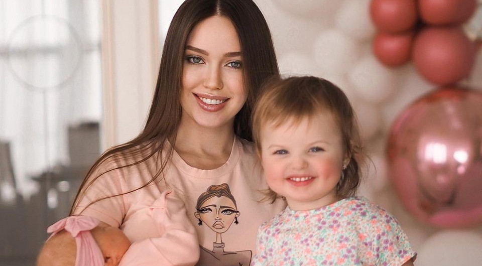 «Сердце вот-вот разорвется»: Анастасия Костенко поделилась милым фото с дочерьми