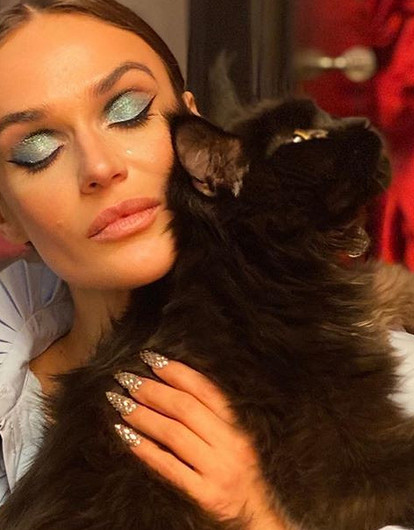 «Хаотичные царапины в разные стороны»: Алена Водонаева пожаловалась на своего кота породы мейкун (видео)