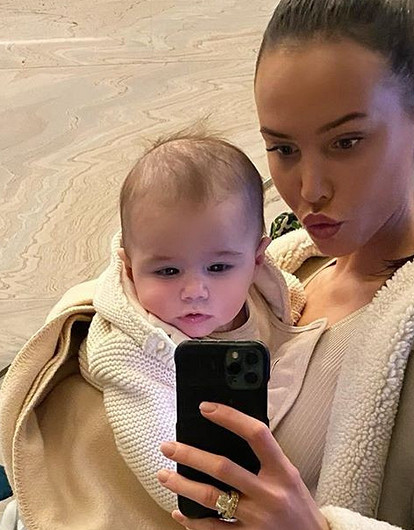 «Состояние разбитое»: Анастасия Решетова рассказала о совместном сне с 5-тимесячным сыном (видео)