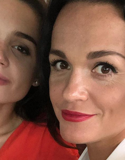 Певица Слава вытащила дочь из карантина во Франции