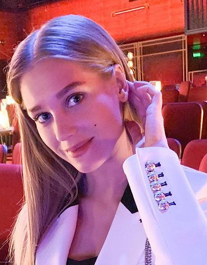 «Девушка из секс-видеочата»: Кристина Асмус показала четыре образа со съемок нового фильма