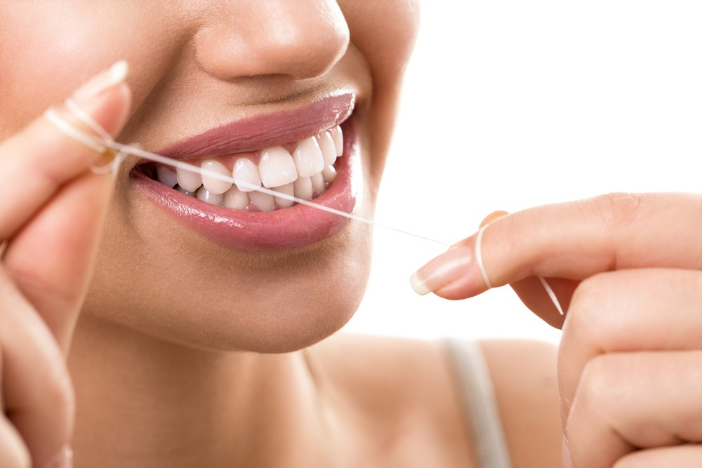 Как убрать зубной камень дома: 3 простых способа (можно смело улыбаться)