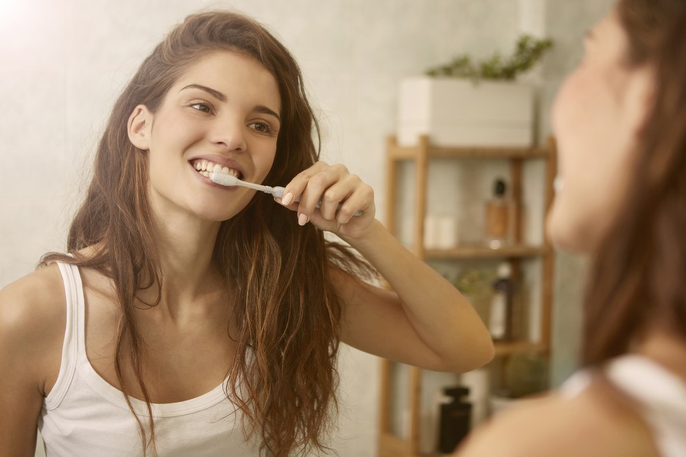 Как убрать зубной камень дома: 3 простых способа (можно смело улыбаться)