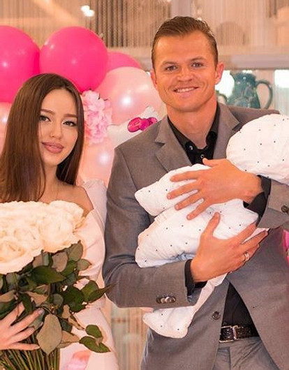 «Не заберу»: Дмитрий Тарасов подарил на день рождения Костенко автомобиль