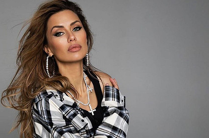 Виктория Боня выстригла рваную челку (и ее сравнили с Сергеем Зверевым)