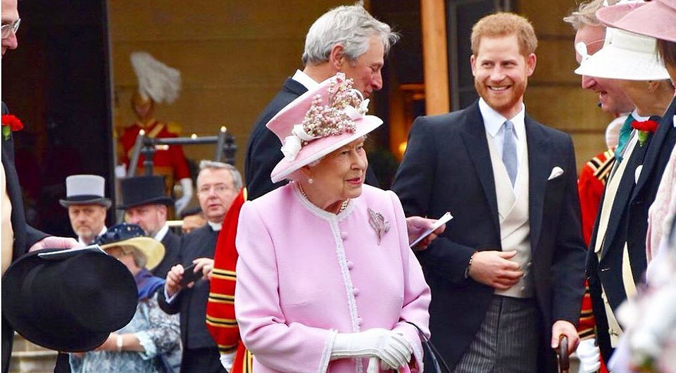Елизавета II встретилась с принцем Гарри и заявила, что хочет чаще видеться с правнуком