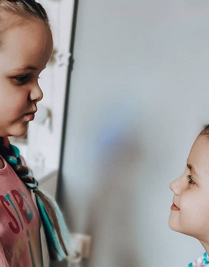 5 красивых причесок на длинные волосы в школу (и 50 фото, от которых девочка придет в восторг)