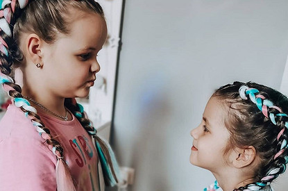 5 красивых причесок на длинные волосы в школу (и 50 фото, от которых девочка придет в восторг)