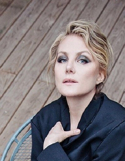 «У меня лопнул глаз»: Рената Литвинова пожаловалась Ксении Собчак на спектакль Богомолова (видео)