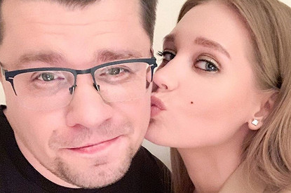 «18-разовое вредное питание»: Кристина Асмус решила растолстеть и перешла на привычный рацион Харламова